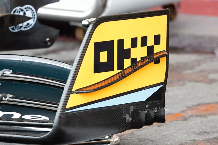 Detalle del alerón delantero del McLaren MCL60