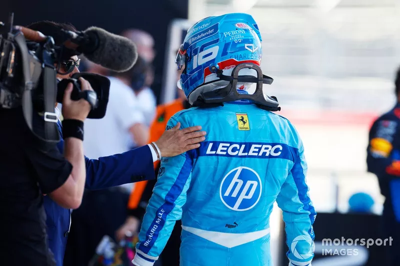 Charles Leclerc, Scuderia Ferrari, au Parc Ferme après les qualifications 