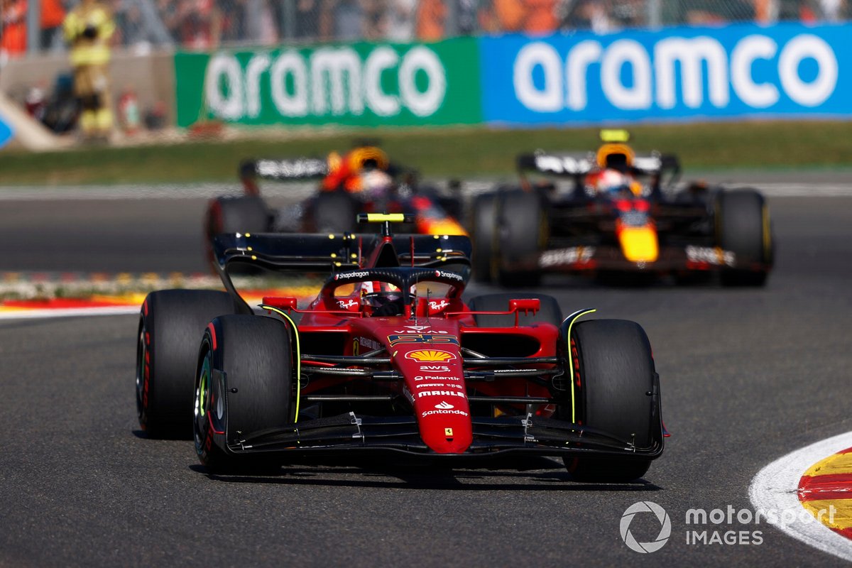 Carlos Sainz, Ferrari F1-75, Sergio Perez, Red Bull Racing RB18, Max Verstappen, Red Bull Racing RB18