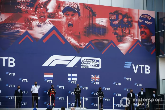 Podio: ganador de la carrera Valtteri Bottas, Mercedes-AMG F1, tercer lugar Lewis Hamilton, Mercedes-AMG F1