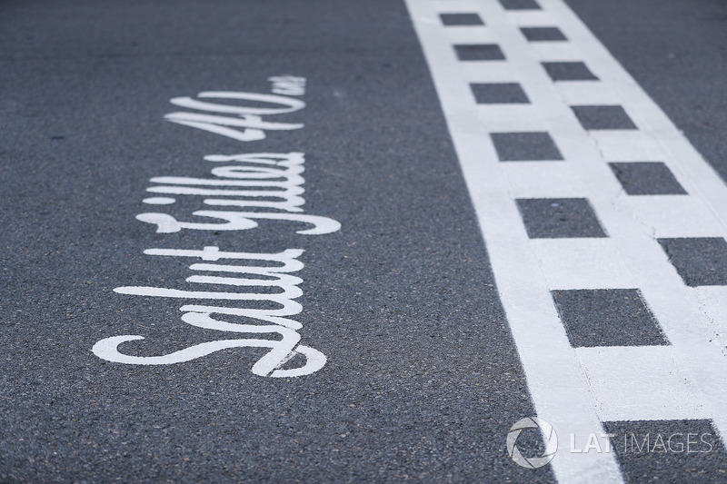 Salut Gilles is inscribed on the grid