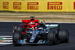 Valtteri Bottas, Mercedes AMG F1 W09, Sebastian Vettel, Ferrari SF71H