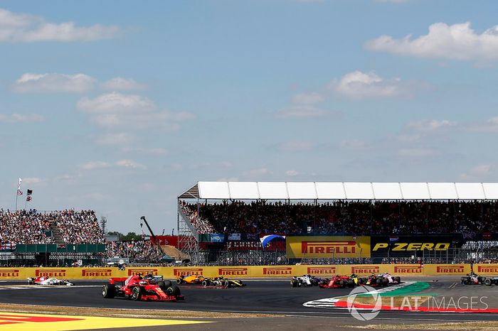 Sebastian Vettel, Ferrari SF71H, Lewis Hamilton, Mercedes-AMG F1 W09 