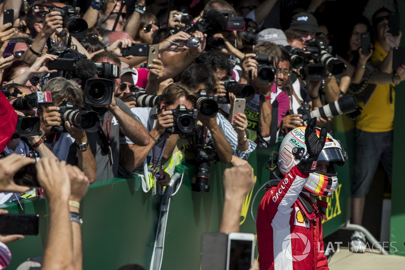 Sebastian Vettel, Ferrari, festeggia nel parco chiuso