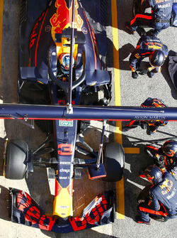 Daniel Ricciardo, Red Bull Racing RB14, in the pits