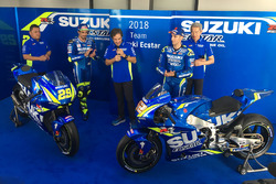 Andrea Iannone, Team Suzuki MotoGP, Alex Rins, Team Suzuki MotoGP avec des membres de l'équipe