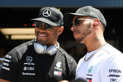 Льюіс Хемілтон, Mercedes-AMG F1 та Рассел Вілсон, гравець Seattle Seahawks