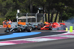 Lewis Hamilton, Mercedes-AMG F1 W09 leads at the start of the race as Sebastian Vettel, Ferrari SF71H locks up and hits Valtteri Bottas, Mercedes-AMG F1 W09