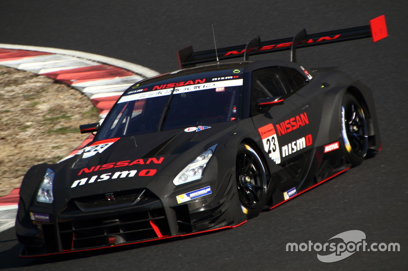 Цугио Мацуда и <img src="https://cdn-8.motorsport.com/static/img/cfp/0/0/0/100/108/s3/italy-2.jpg" alt="" width="20" height="12" /> Ронни Квинтарелли – NISMO, №23 (Nissan GT-R)