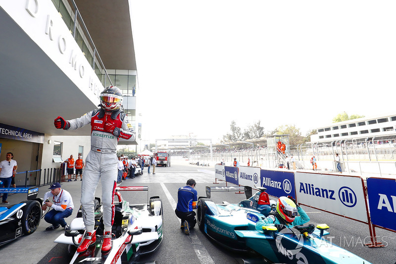Daniel Abt, Audi Sport ABT Schaeffler, celebra después de ganar la carrera Oliver Turvey, NIO Formula E Team, sale de su coche