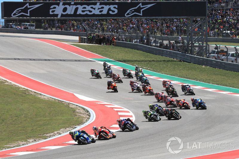 Андреа Янноне, Team Suzuki MotoGP, лідирує на першому колі