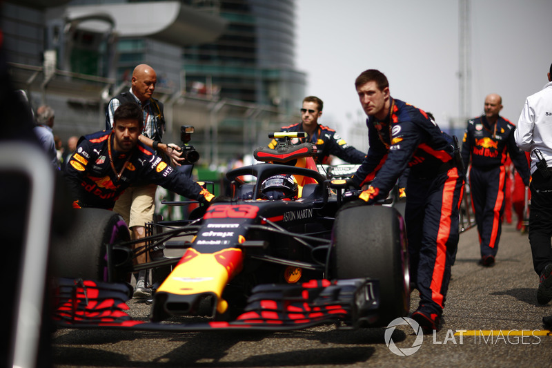 Max Verstappen, Red Bull Racing RB14 Tag Heuer, arriva in griglia