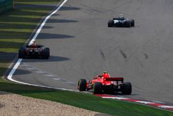 Valtteri Bottas, Mercedes AMG F1 W09, Max Verstappen, Red Bull Racing RB14 Tag Heuer, y Kimi Raikkonen, Ferrari SF71H