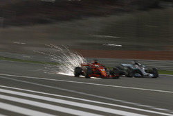 Sebastian Vettel, Ferrari SF71H et Lewis Hamilton, Mercedes-AMG F1 W09 EQ Power+ en lutte