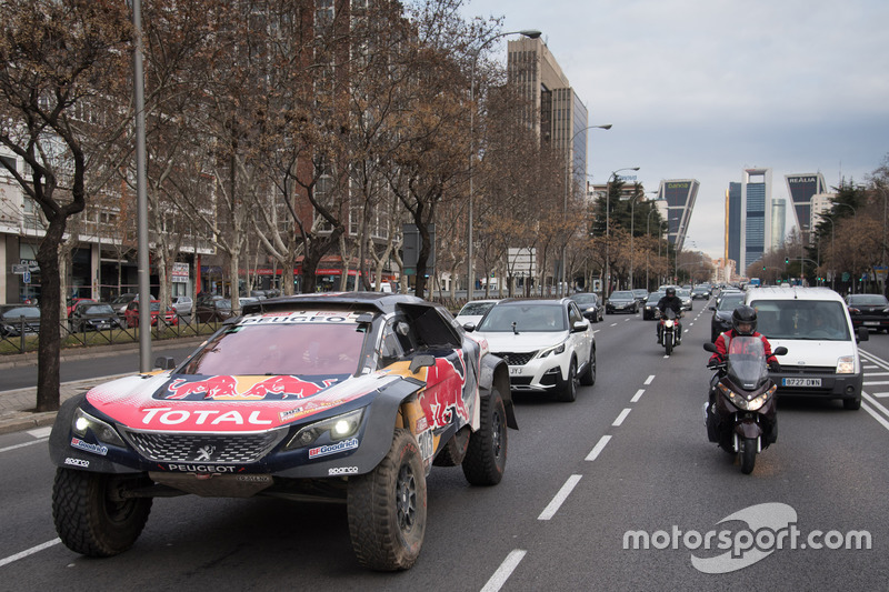 Карлос Сайнс, Лукас Крус, Peugeot Sport на улицах Мадрида