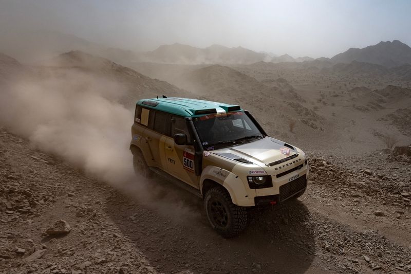 #500 Defender Rally, Defender D7X-R: Stéphane Peterhansel, Michael Metge 