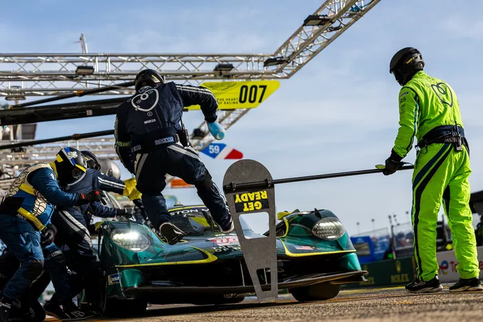 #007 Aston Martin Thor Team Aston Martin Valkyrie: Harry Tincknell, Tom Gamble, Ross Gunn