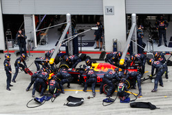 Даніель Ріккардо, Red Bull Racing RB12 робить піт-стоп