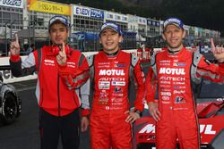 GT500クラスで優勝を果たした、NISMOのメンバー