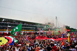 Podium: Lewis Hamilton, Mercedes AMG F1; Nico Rosberg, Mercedes AMG F1; Sebastian Vettel, Ferrari