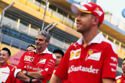 Мауріціо Аррівабене, керівник Ferrari Team та Себастьян Феттель, Ferrari