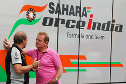 Robert Fernley, Sahara Force India F1 Team, stellvertretender Teamchef, mit Jonathan Palmer