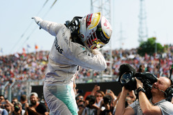 Льюис Хэмилтон, Mercedes AMG F1