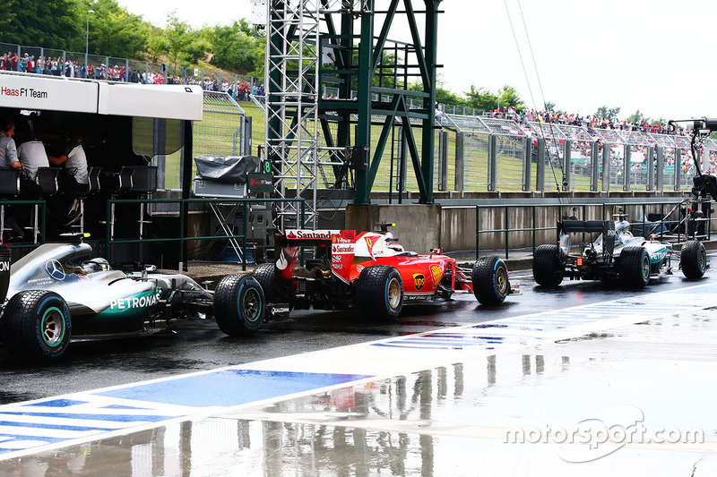 Lewis Hamilton, Mercedes AMG F1 W07 Hybrid, Kimi Raikkonen, Ferrari SF16-H y Nico Rosberg, Mercedes 