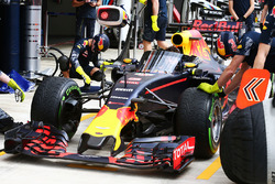 Red Bull Racing RB12 mit Cockpitschutz