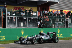 Racewinnaar Nico Rosberg, Mercedes AMG F1 W07 Hybrid viert zijn overwinning