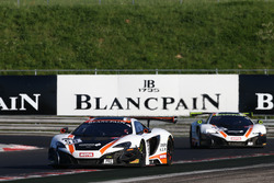 #58 Garage 59, McLaren 650S GT3: Rob Bell, Alvaro Parente