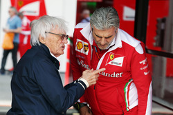 (Da sx a dx): Bernie Ecclestone, con Maurizio Arrivabene, Team Principal Ferrari