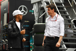 Lewis Hamilton, Mercedes-AMG F1 e Toto Wolff, Direttore del Motorsport, Mercedes AMG F1