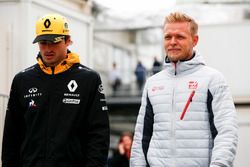 Carlos Sainz Jr., Renault Sport F1 Team, Kevin Magnussen, Haas F1 Team