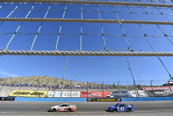 Matt Kenseth, Joe Gibbs Racing Toyota and Aric Almirola, Richard Petty Motorsports Ford