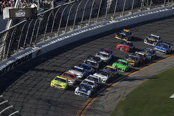 Restart, Alex Bowman, Hendrick Motorsports Chevrolet Camaro leads