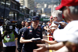 Max Verstappen, Red Bull Racing signs autographs for the fans