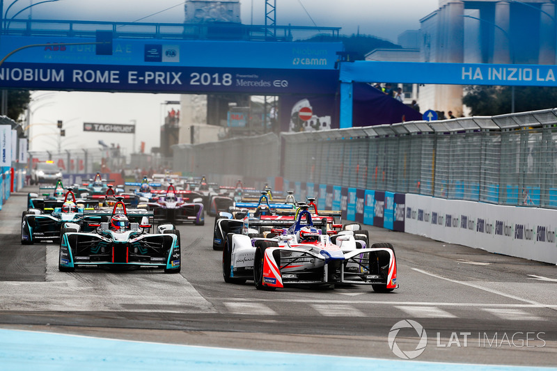 Felix Rosenqvist, Mahindra Racing, Sam Bird, DS Virgin Racing, Mitch Evans, Jaguar Racing, guidano l'ePrix