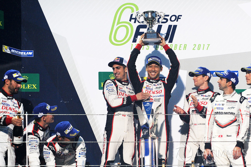 Podium: race winners Anthony Davidson, Sébastien Buemi, Kazuki Nakajima, Toyota Gazoo Racing