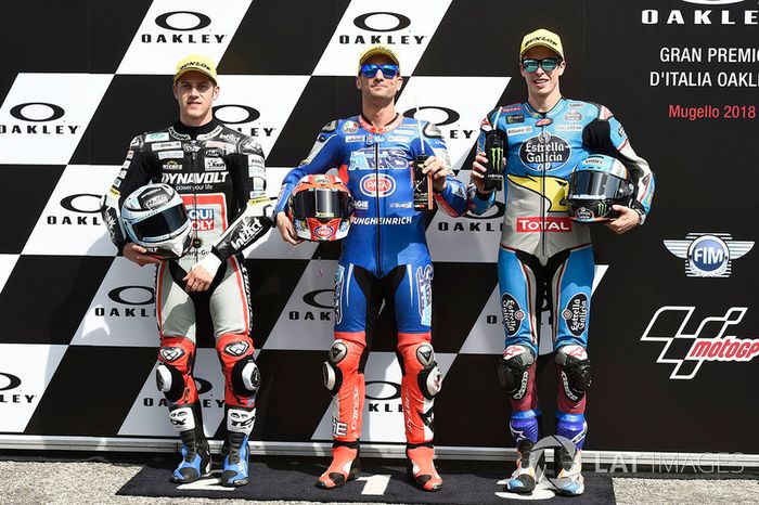 Ganador de la pole Mattia Pasini, Italtrans Racing, segundo lugar Marcel Schrotter, Dynavolt Intact GP, tercer lugar Alex Márquez, Marc VDS