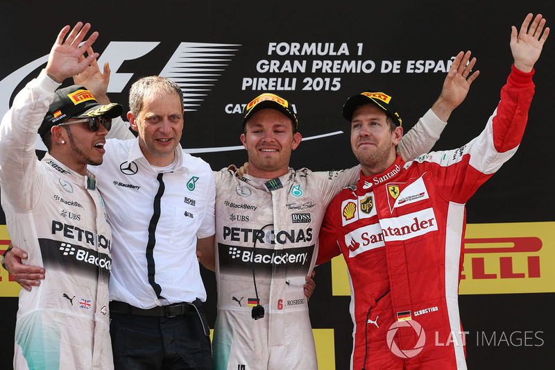 Podio: il vincitore della gara Nico Rosberg, Mercedes AMG F1, il secondo classificato Lewis Hamilton, Mercedes AMG F1, il terzo classificato Sebastian Vettel, Ferrari, Tony Ross, ingegnere di pista Mercedes AMG F1