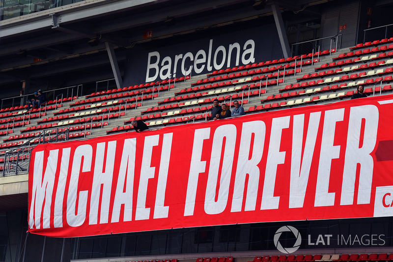 Spanduk Michael Schumacher
