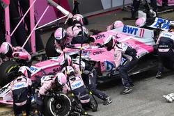 Sergio Perez, Force India VJM11 pit stop