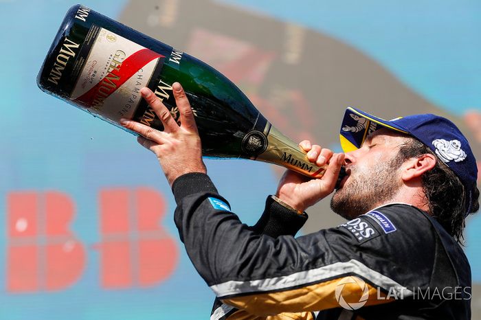 Jean-Eric Vergne, Techeetah 
disfruta de su Mumm Champagne en el podio