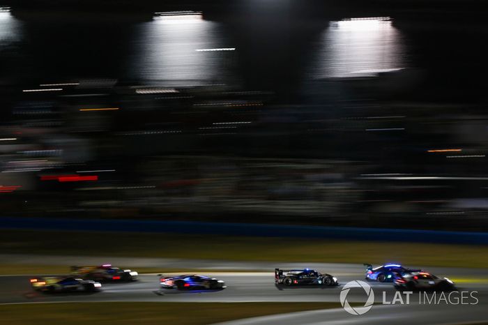 #10 Wayne Taylor Racing Cadillac DPi, P: Renger van der Zande, Jordan Taylor, Ryan Hunter-Reay