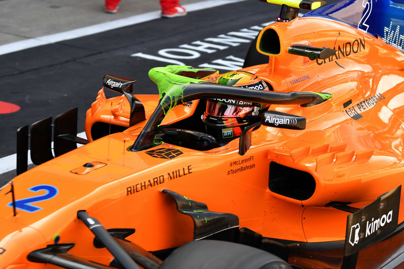 Stoffel Vandoorne, McLaren MCL33 avec de la peinture sur le Halo