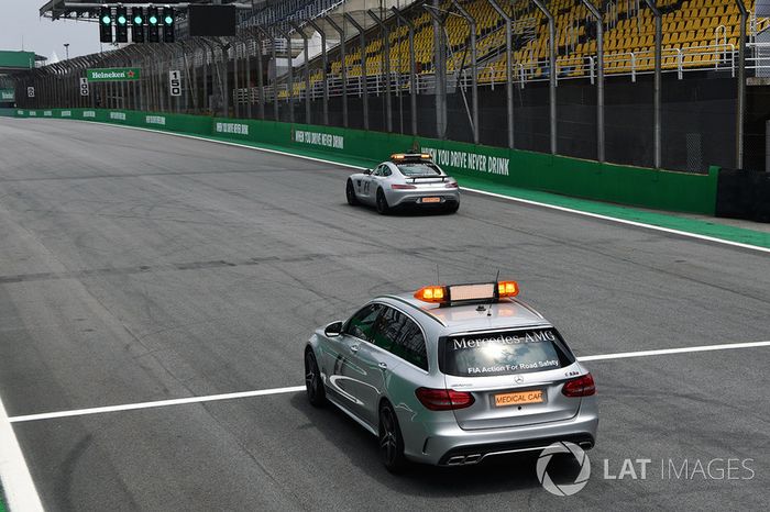 Coche medico y coche de seguridad