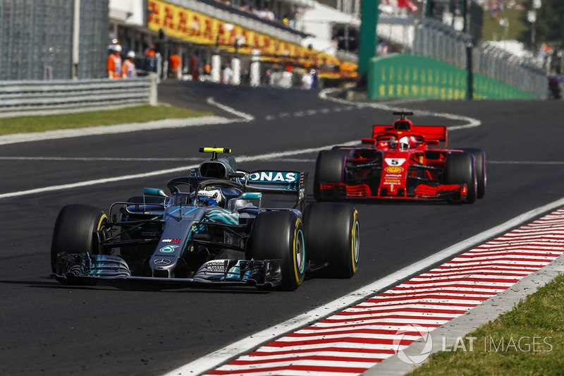 Valtteri Bottas, Mercedes AMG F1 W09, Sebastian Vettel, Ferrari SF71H