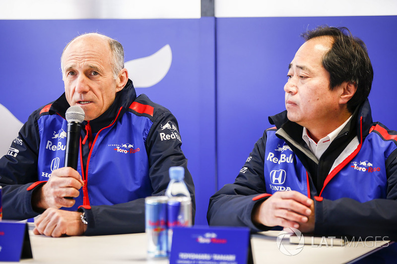 Franz Tost, teambaas Scuderia Toro Rosso, met Toyoharu Tanabe, F1 technisch directeur Honda