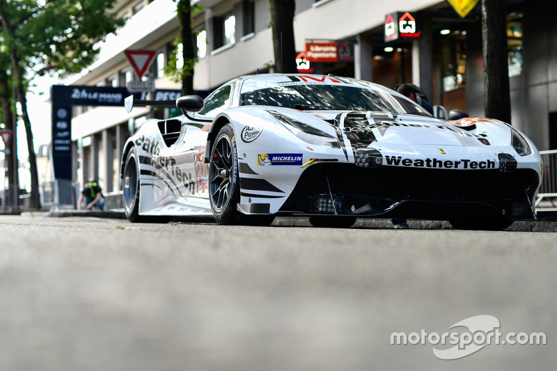 #84 JMW Motorsport Ferrari 488 GTE